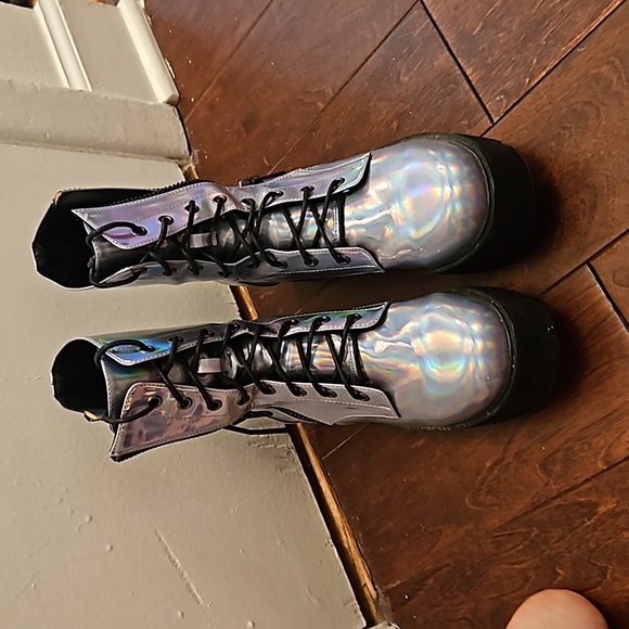 Dolla Kill Current Mood Lilac Holographic Combat Boots size 9 womens - Picture 3 of 6